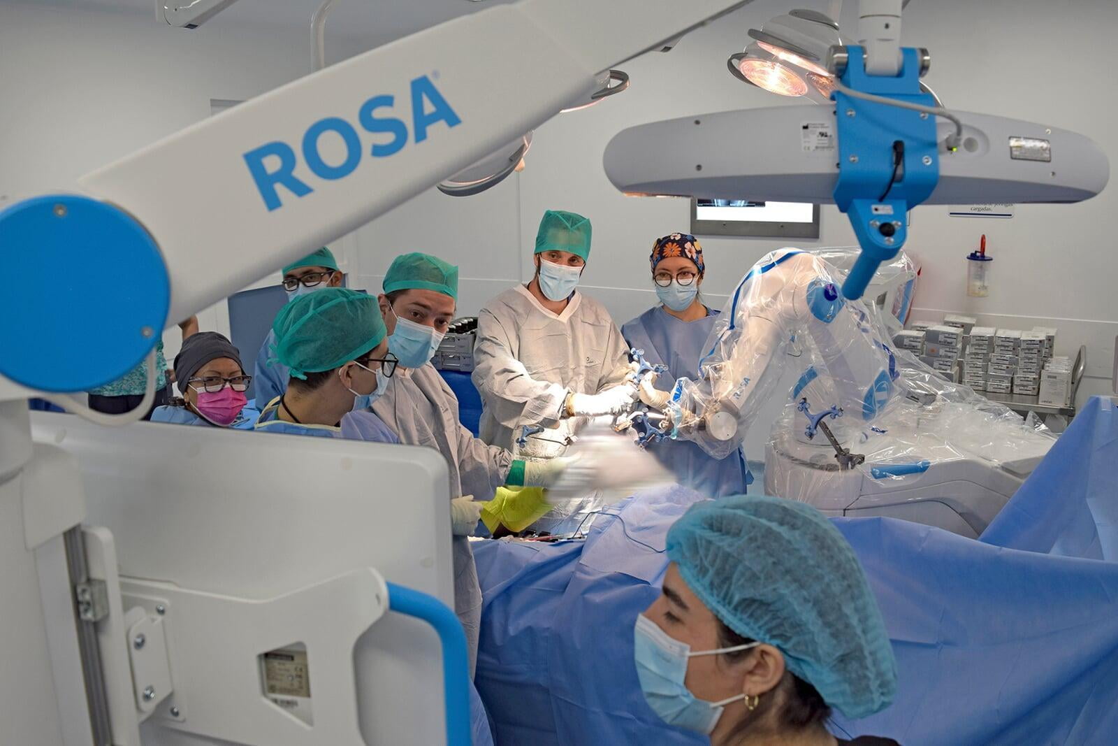 El Hospital estrena nuevo robot navegador Rosa® Knee System